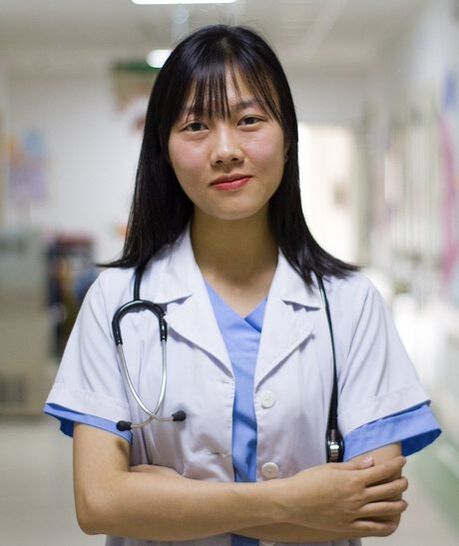 Невропатолог, определящ лечението на цервикална остеохондроза